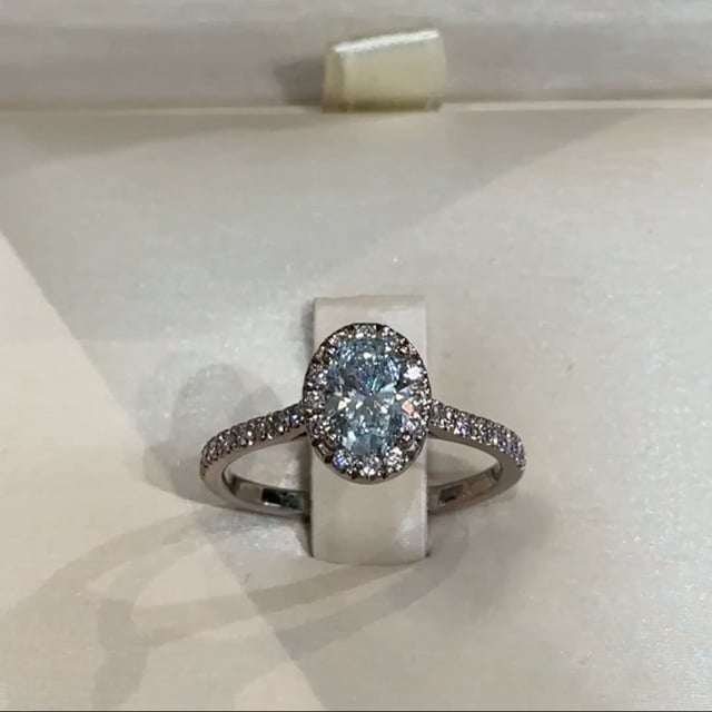 The Blue Green Temple of Saturn 0.75 carats - platine 950 – Solitaire en or 18k – vue de profil