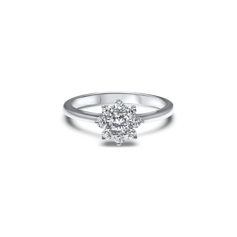Solitaire avec un diamant central de culture couronné par huit pétales de diamants de culture qui apportent une touche fleurie à cette bague de fiançailles.