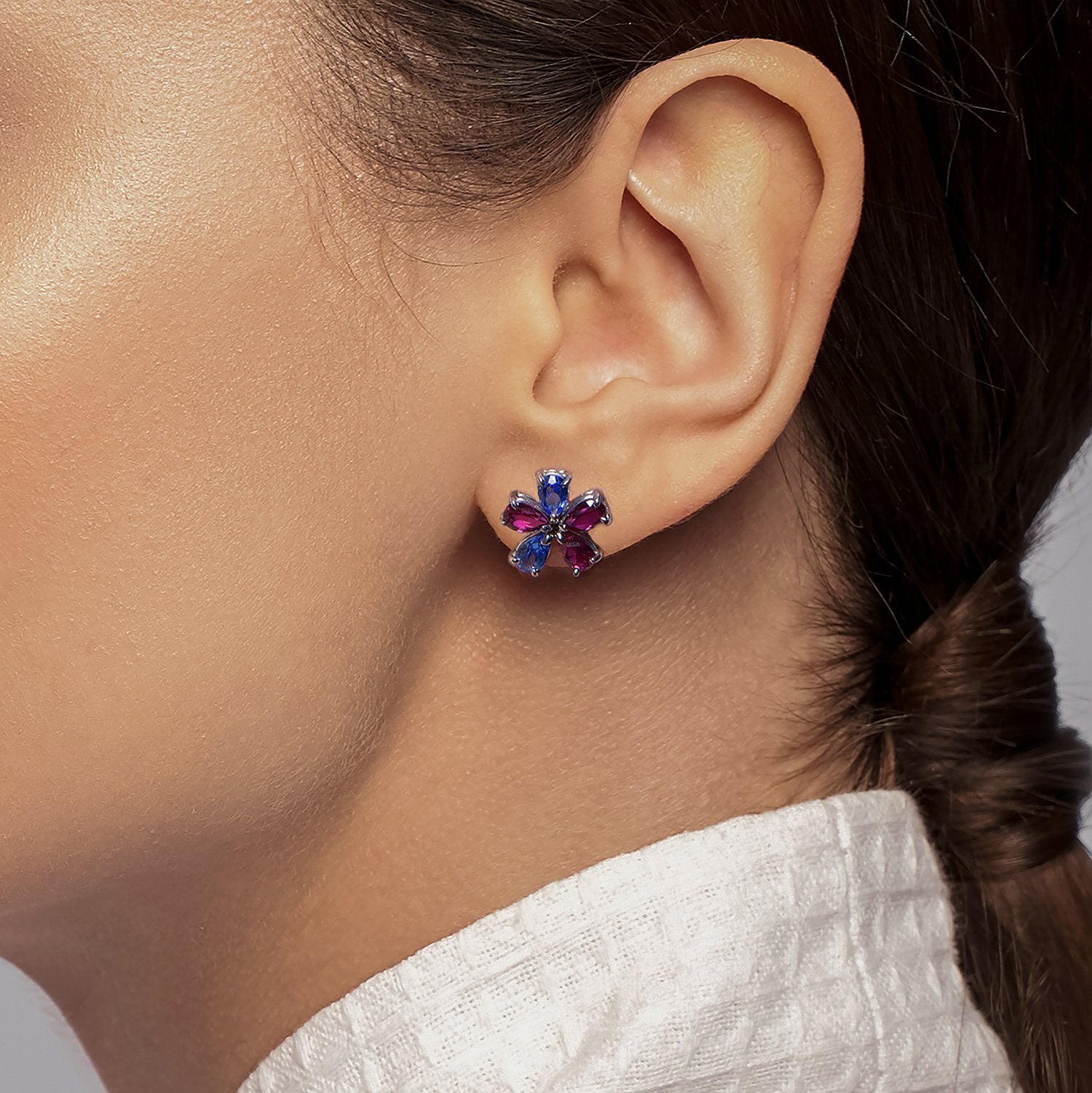 Boucles d'oreilles Little Blue Sapphire Flowerdrop - or blanc 18k - AGUADEORO