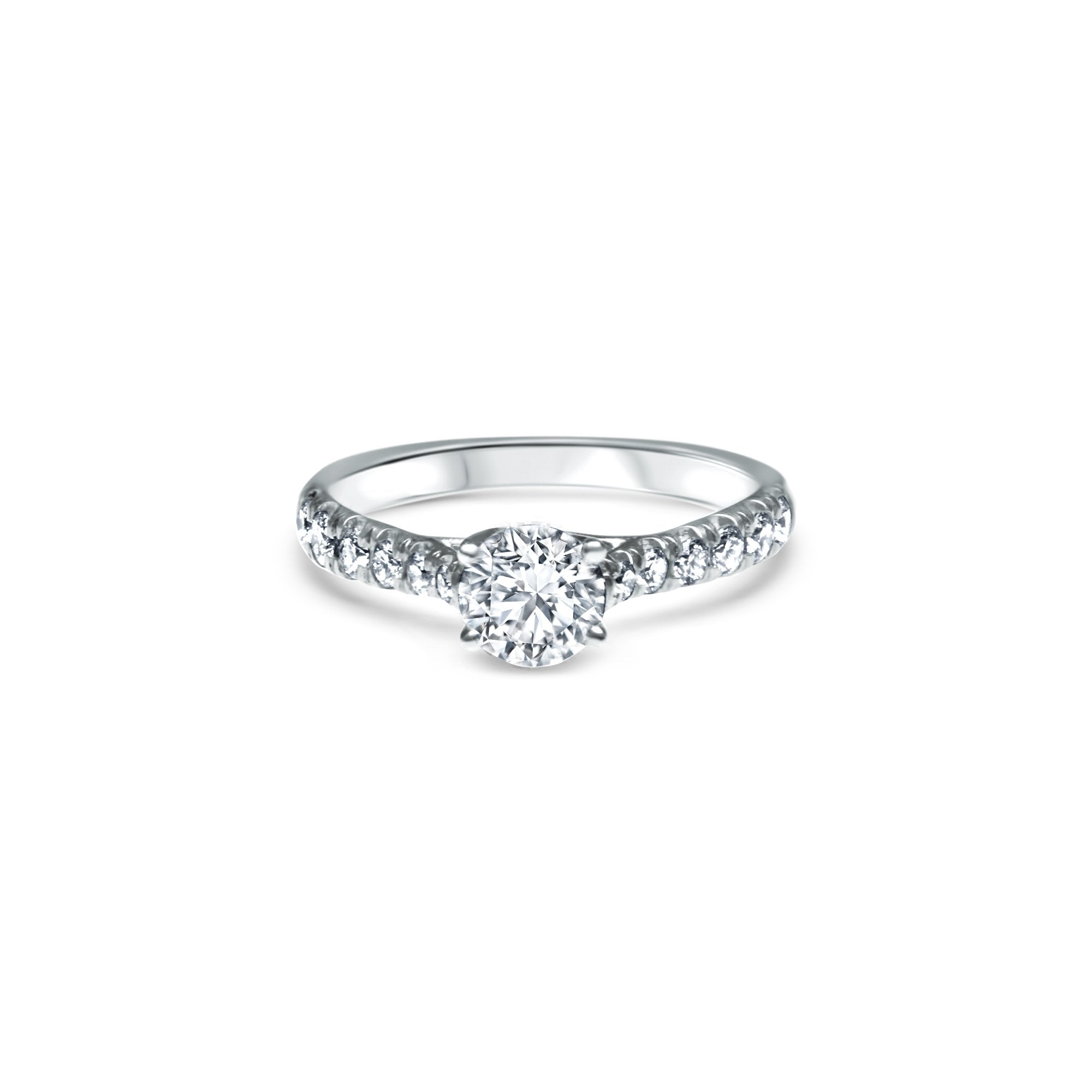 Bague de fiançailles sertie d'un diamant de culture de 0.50ct. Le diamant est soutenu par deux branches qui s'entrelacent au dessus de la pierre centrale. Le corps de la bague est serti de diamants dont la taille se rétrécit au niveau du diamant central afin de permettre à l’éclat de cette pierre de mieux rejaillir.